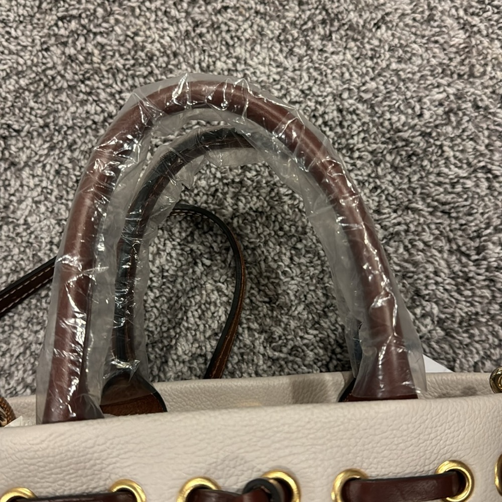 NWT Dooney & Bourke cream and brown leather purse. - Picture 9 of 9